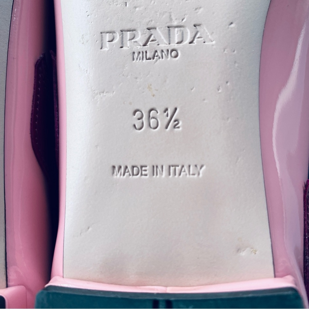 🇮🇹 PRADA | Pink Patent Leather | Kiss Print Flats - Picture 12 of 17